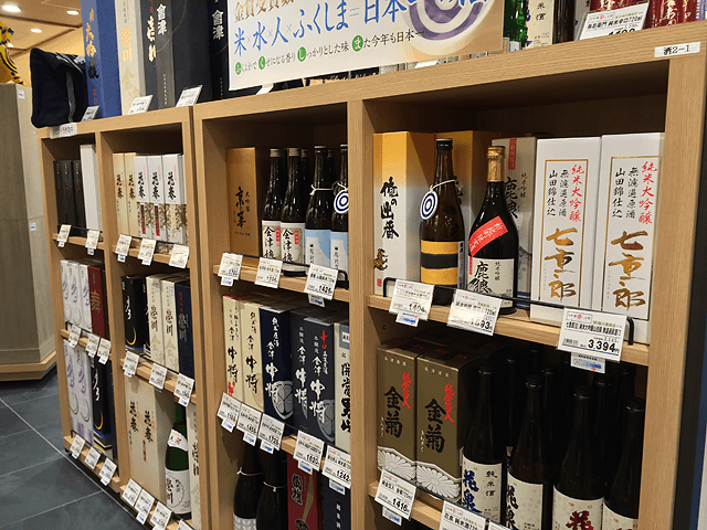 銘酒ばかりが並ぶ日本酒コーナーは圧巻！日本橋ふくしま館MIDETTE。