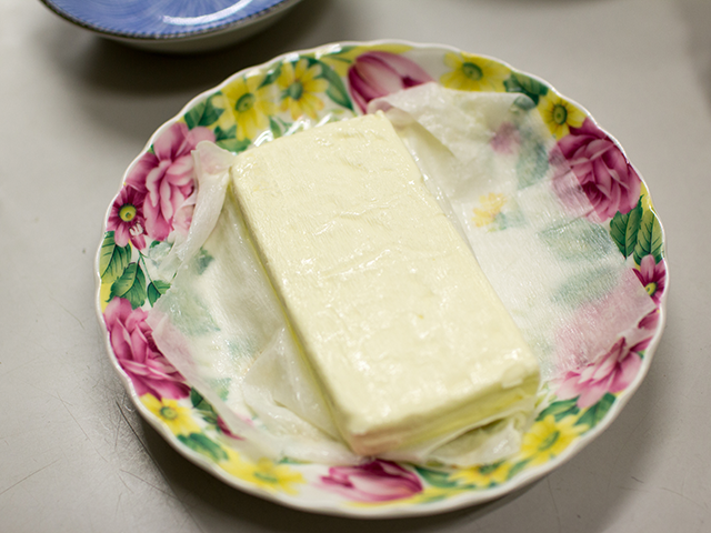 まるでジュースのような華やかさ　埼玉県の日本酒「花陽浴」と酒粕に漬けたクリームチーズを味わってみた